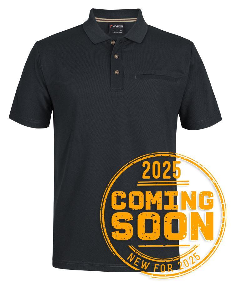 [7SPRBXA1] 7SPR - Podium S/S Recycled Polyester Pocket Polo (2XS, Black)